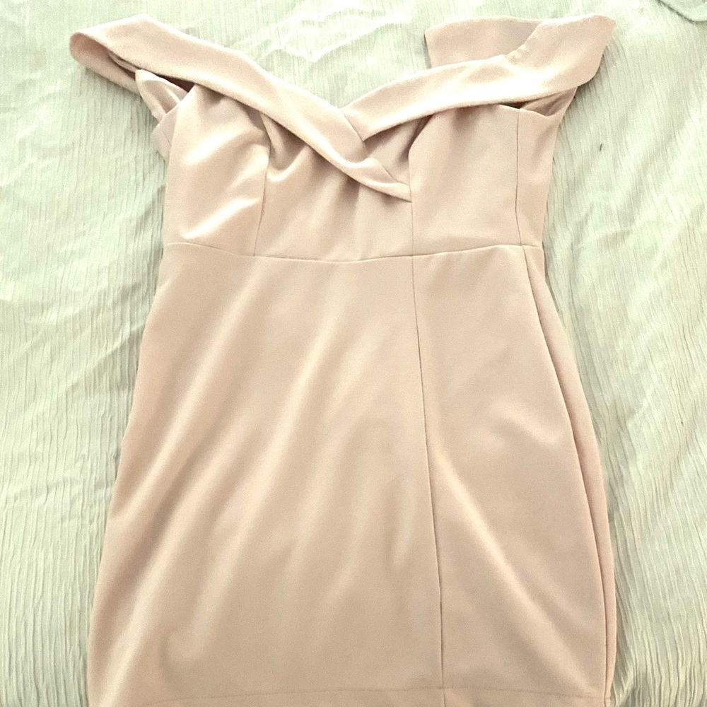 Off the shoulder light pink fitted dress size 6 but fits like a 4